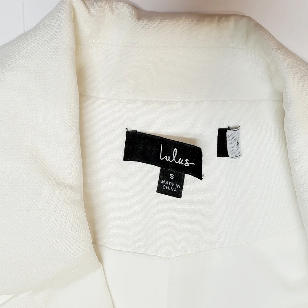 NWOT Lulus Posh and Flirty White Collared Cutout Sleeveless Romper Sz S - Picture 4 of 13